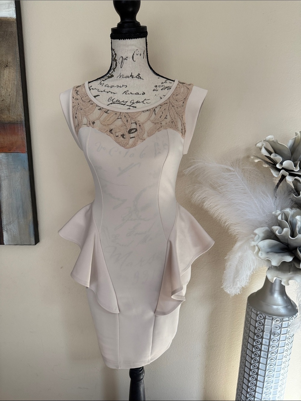 cameo Cream Peplum Lace-Trim Bodycon Dress